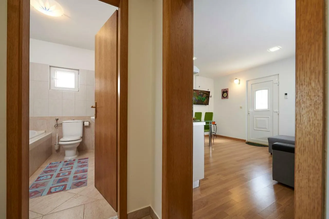 Apartment Ugrina Trogir 0*,