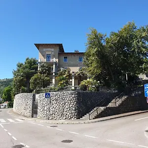 https://villa-jure-apartment-mirjana.primorje-gorskikotar.com