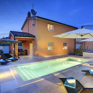 https://holiday-house-vedrana-jadreki.pula-hotels.org